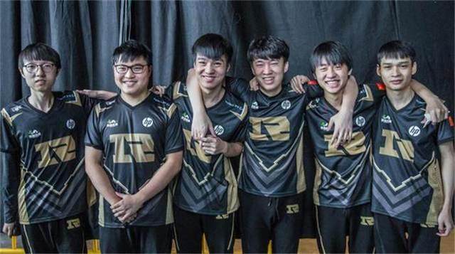 在现代足球 在现代足球